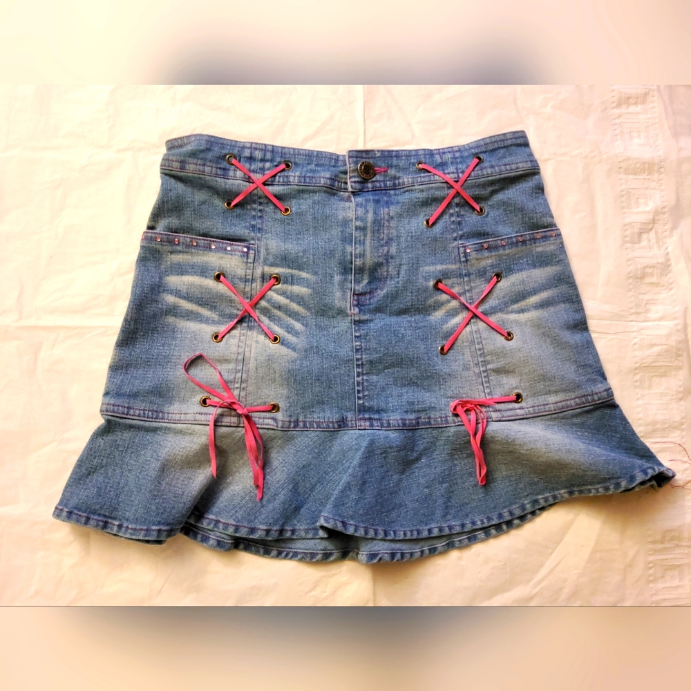 LIPSTIK LINED,LACE UP RUFFLE DEMIN SKIRT SIZE,16  EUC (Pristine condition)